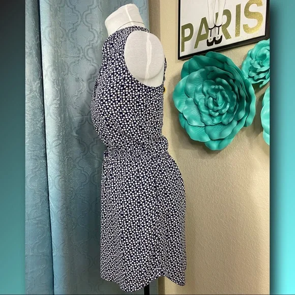 GAP Sleeveless Shirt Dress, Elastic waist w/ drawstring
Size S - Picture 3 of 12